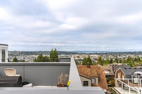 Townhome Amazing Rooftop Views House in Fremont