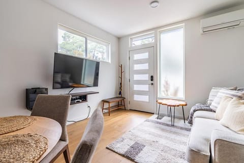 Townhome Amazing Rooftop Views House in Fremont