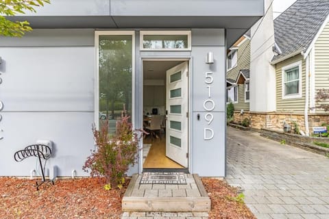 Townhome Amazing Rooftop Views House in Fremont