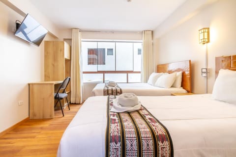 Bed, TV and multimedia, Photo of the whole room, Seating area, Bedroom