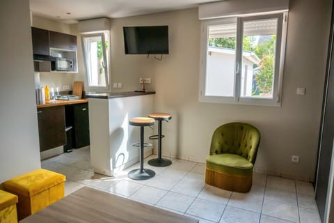 TV and multimedia, Kitchen or kitchenette, Living room, Dining area