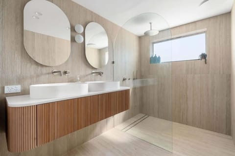 Shower, Bathroom, towels, laundry