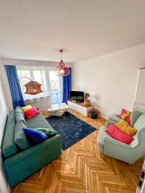 Bed, Living room, Photo of the whole room, Seating area