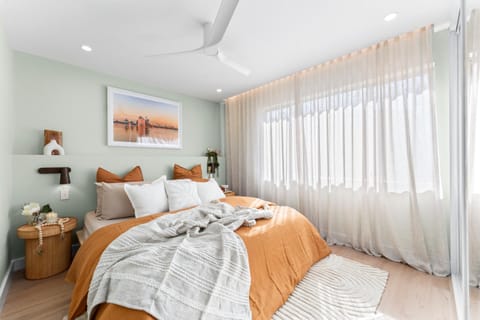 Bed, Photo of the whole room, Bedroom, internet, internet, towels