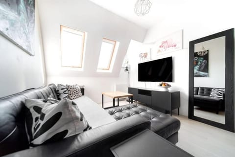Communal lounge/ TV room, TV and multimedia, Living room, Evening entertainment