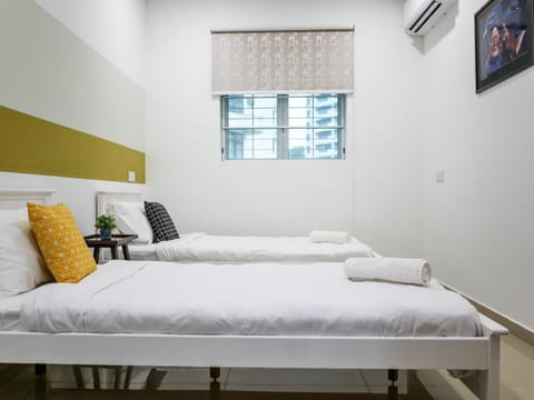 Bed, Photo of the whole room, Bedroom, air conditioner