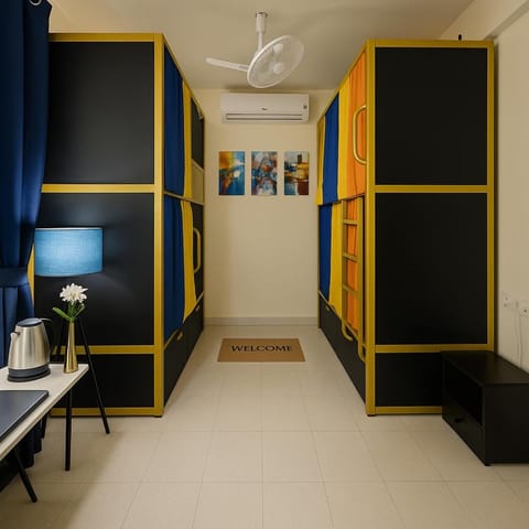 Photo of the whole room, Area and facilities, air conditioner