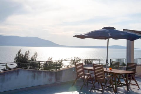 Property building, Balcony/Terrace, Lake view, Lake view