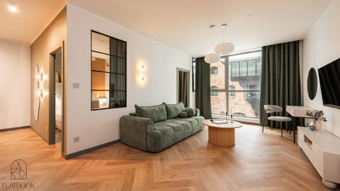 Bed, TV and multimedia, Living room, Photo of the whole room, Seating area