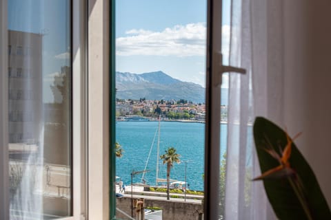 City view, Sea view