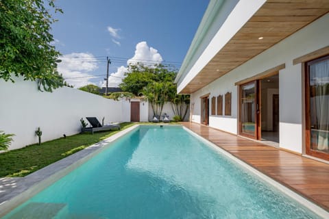 Property building, Garden, Pool view, Swimming pool, Swimming pool