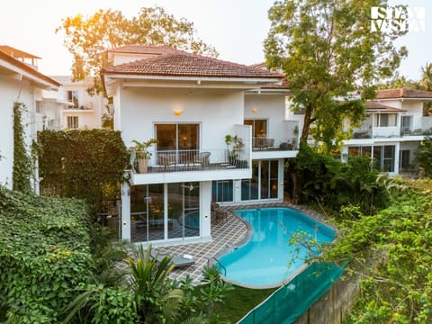 Property building, Swimming pool