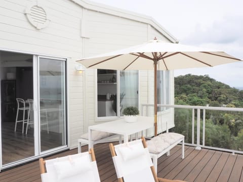 Property building, View (from property/room), Balcony/Terrace, Dining area