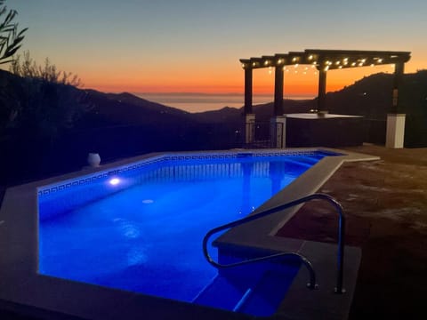 Hot Tub, Swimming pool