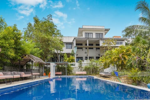 Property building, Spring, Day, Garden, Garden view, Pool view, Swimming pool, sunbed