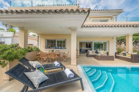 Property building, Patio, Garden, Balcony/Terrace, Garden view, Pool view, sunbed