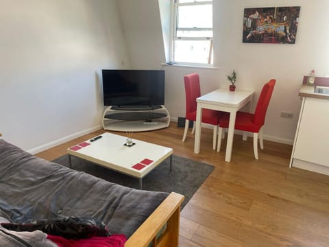 Communal lounge/ TV room, TV and multimedia, Living room