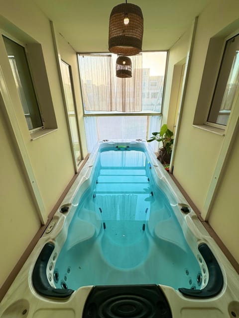 Hot Tub, Swimming pool