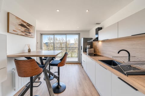 Patio, Nearby landmark, Living room, Dining area, Landmark view, internet, kitchen