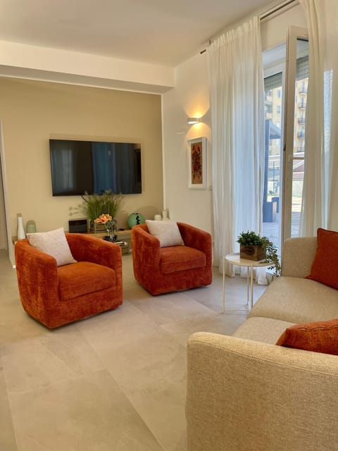 Day, TV and multimedia, Living room, Seating area, Time of day