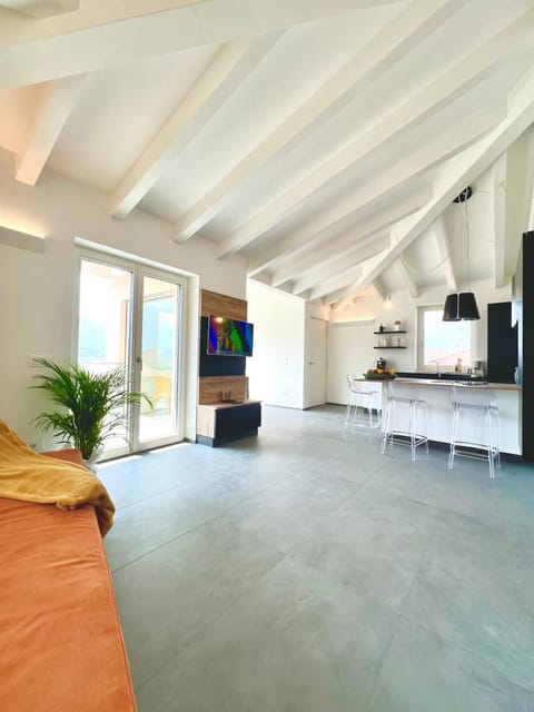 Communal lounge/ TV room, TV and multimedia, Kitchen or kitchenette, Living room, Seating area, Evening entertainment