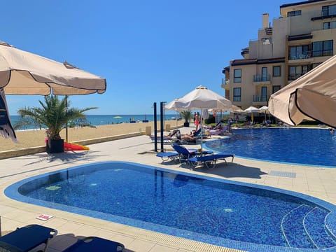 Day, Beach, Pool view, Sea view, Swimming pool, sunbed