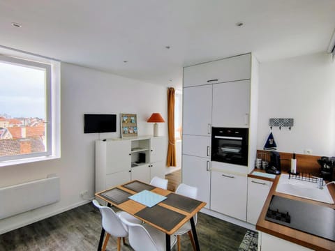 Kitchen or kitchenette, kitchen