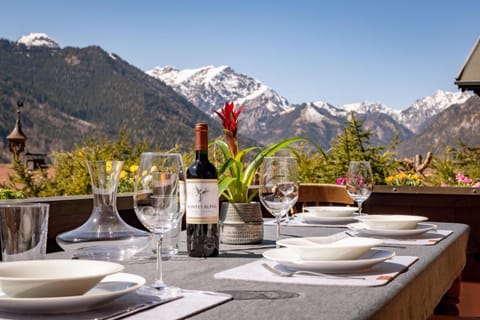 Spring, Day, Natural landscape, Balcony/Terrace, Balcony/Terrace, Food and drinks, Dining area, Food, Lake view, Lake view, Mountain view, Mountain view