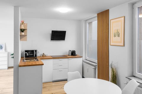 Coffee/tea facilities, Kitchen or kitchenette, Dining area