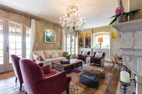 Luxury villa for 18 people with heated pool near Cannes Villa in Mouans-Sartoux