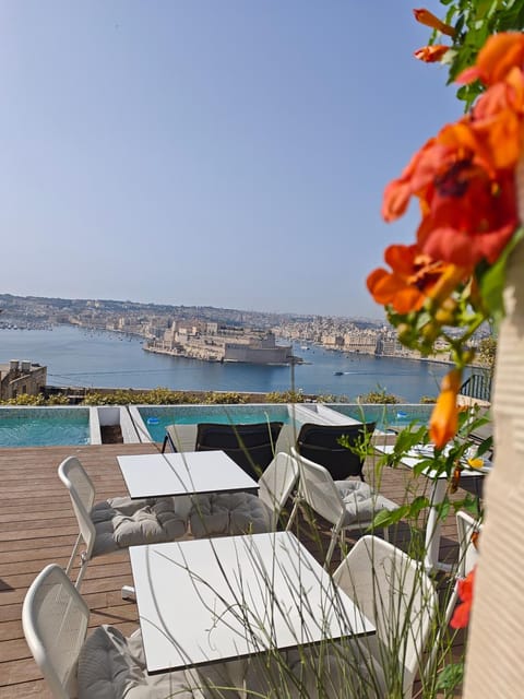 Balcony/Terrace, Seating area, Sea view, sunbed
