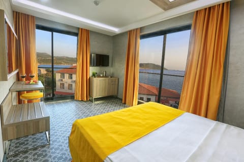 Shower, Toilet, Property building, Facade/entrance, People, Bathroom, TV and multimedia, View (from property/room), Balcony/Terrace, Balcony/Terrace, Decorative detail, Seating area, Beach, Bedroom, City view, Sea view, Sea view, Street view, Street view, Family