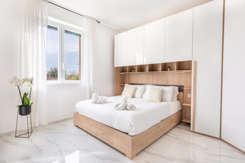 Bed, Photo of the whole room, Bedroom, towels, wardrobe