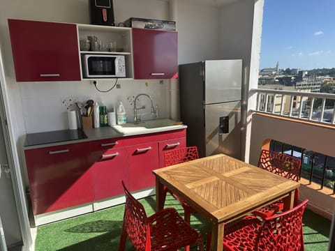 Coffee/tea facilities, View (from property/room), Balcony/Terrace, Kitchen or kitchenette, Dining area, stove