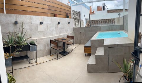 Patio, Balcony/Terrace, Pool view, Swimming pool, Swimming pool, sunbed