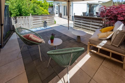 Patio, Balcony/Terrace, Seating area