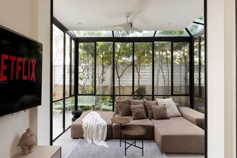 Communal lounge/ TV room, Living room, Seating area