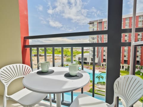 Day, View (from property/room), Balcony/Terrace, Pool view, Swimming pool, sunbed