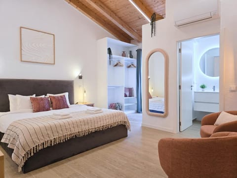Bed, Bedroom, wardrobe, air conditioner