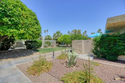 Las Flores Modern Gem House in Cathedral City
