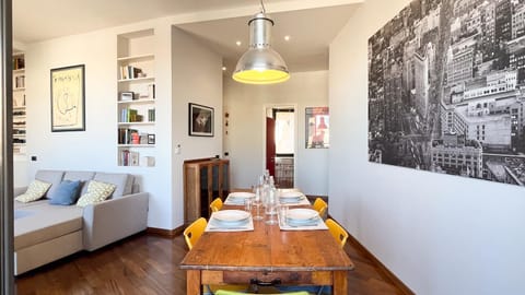 Seating area, Dining area