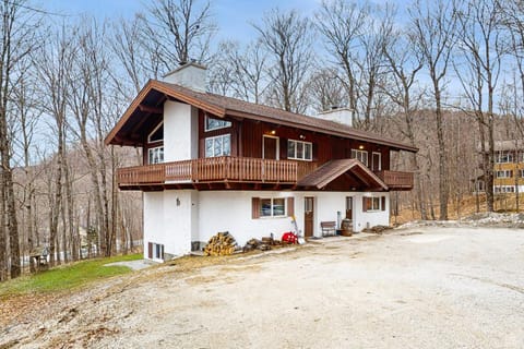 Unit 1 - Retro Ski Chalet House in Mendon