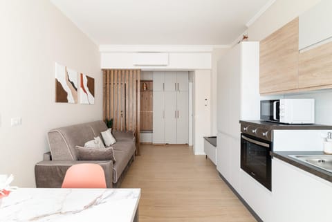 TV and multimedia, Kitchen or kitchenette, Living room, Seating area, Dining area, dishwasher, oven, stove