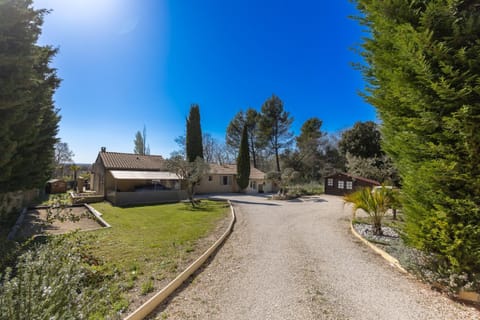 La Villa L'Isle-St-Antoine piscine chauffée Villa in L'Isle-sur-la-Sorgue
