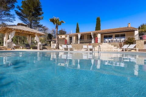 La Villa L'Isle-St-Antoine piscine chauffée Villa in L'Isle-sur-la-Sorgue