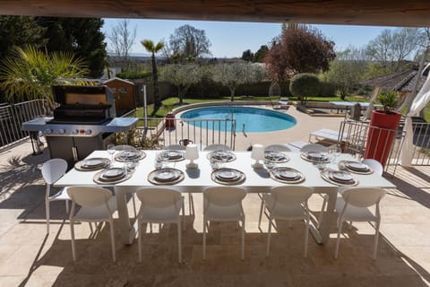 La Villa L'Isle-St-Antoine piscine chauffée Villa in L'Isle-sur-la-Sorgue