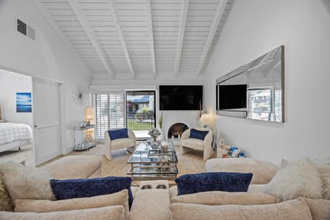 Los Pueblos Joy Koi Pond, firepit and more House in Cathedral City