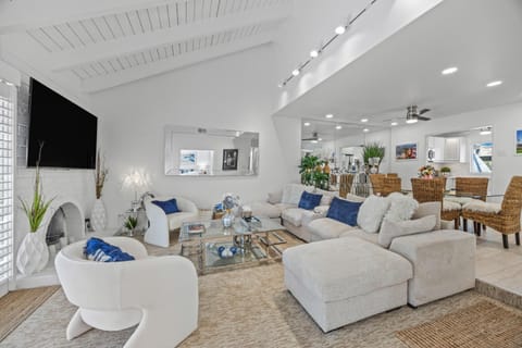 Los Pueblos Joy Koi Pond, firepit and more House in Cathedral City