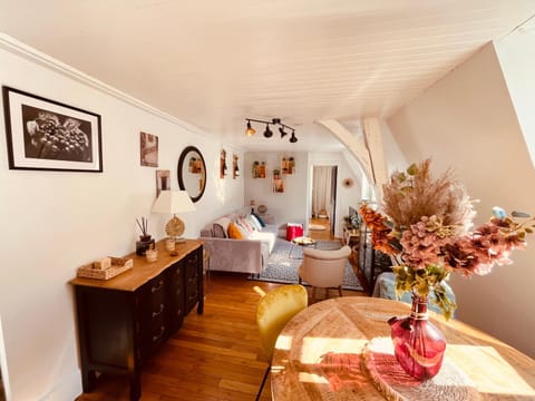 Living room, Decorative detail, Decorative detail, Seating area, Dining area, Meals, Meals