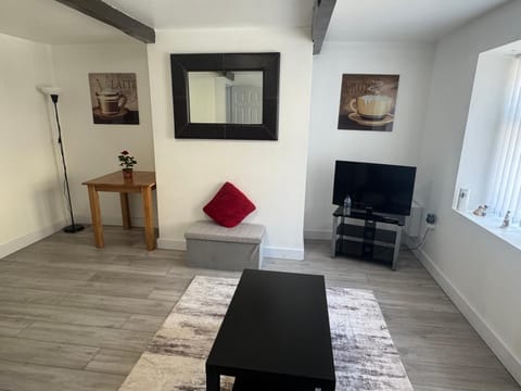 Communal lounge/ TV room, TV and multimedia, Living room, Seating area, Evening entertainment